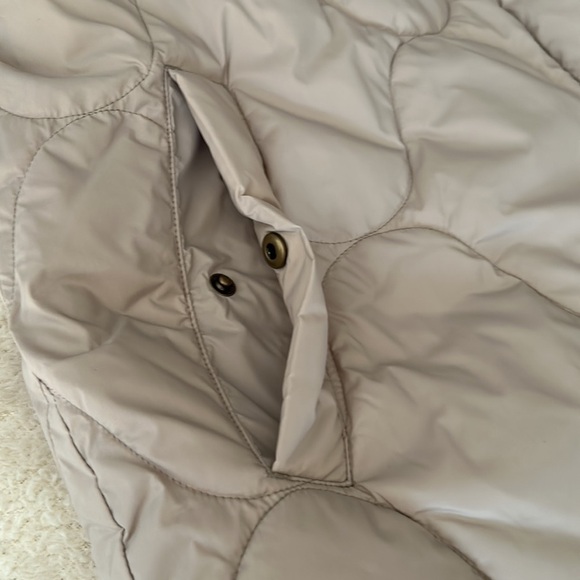 Reversibile Quilted Faux Shearling Jacket in Wet Sand - Picture 12 of 14